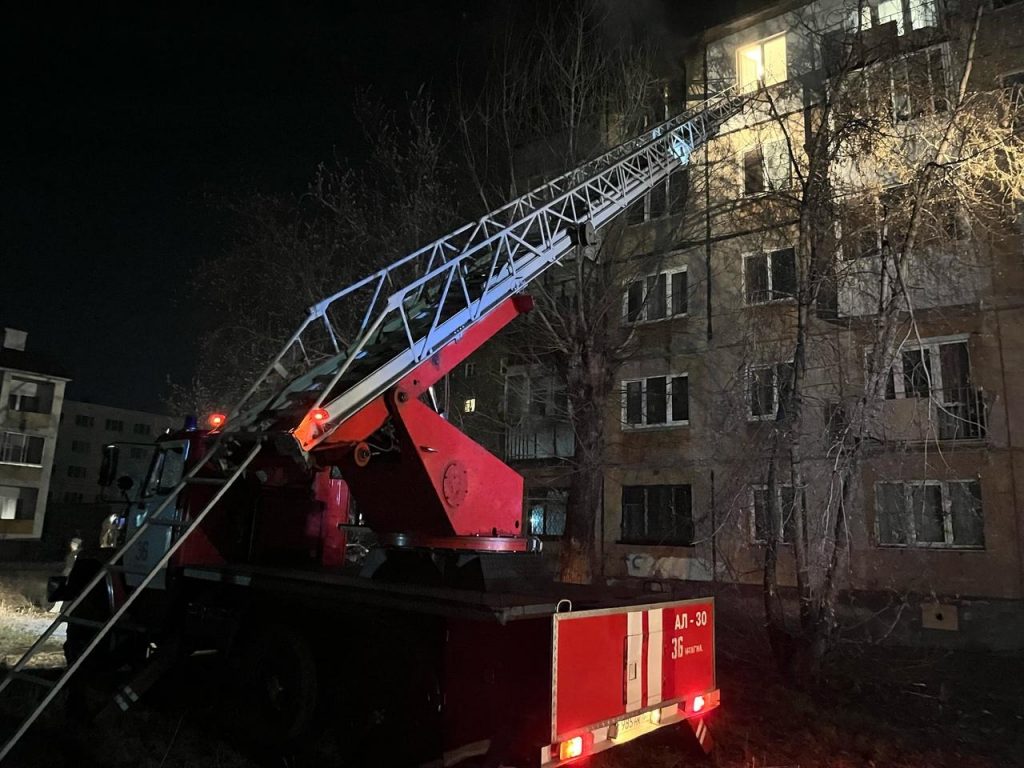 Ночью в жилом доме на Тагилстрое произошел пожар