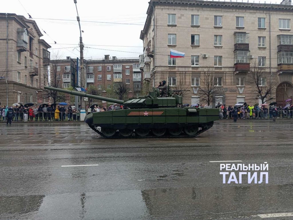 Фоторепортаж парада Победы в Нижнем Тагиле