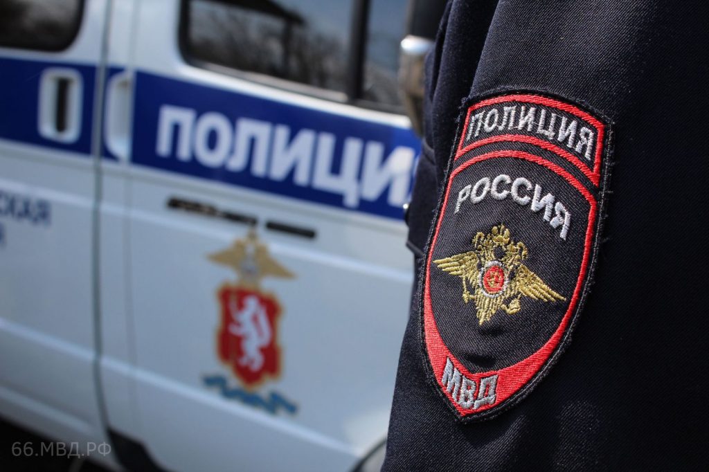Листовки с опасными QR-кодами расклеили на подъездах в Екатеринбурге