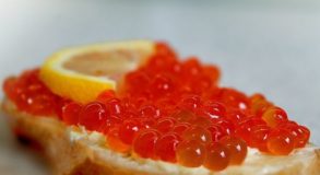 Россельхознадзор хочет полностью запретить провоз красной икры физлицами