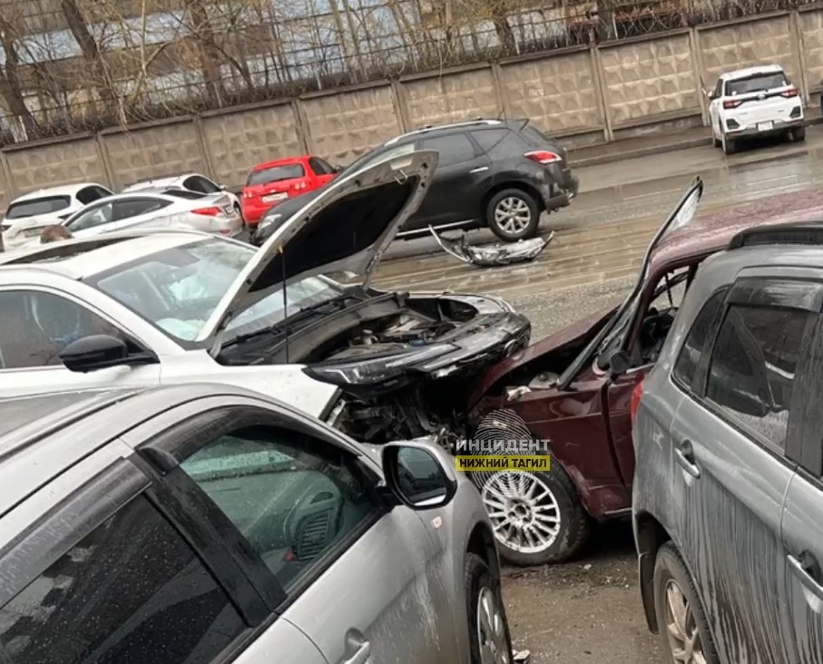 В Нижнем Тагиле произошло массовое ДТП