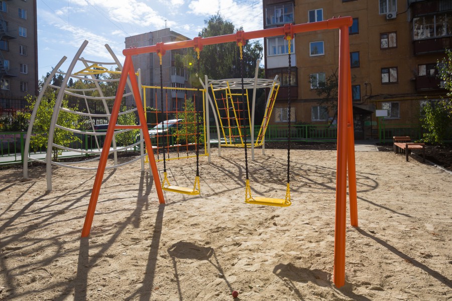 В Свердловской области проверят безопасность 600 детских площадках