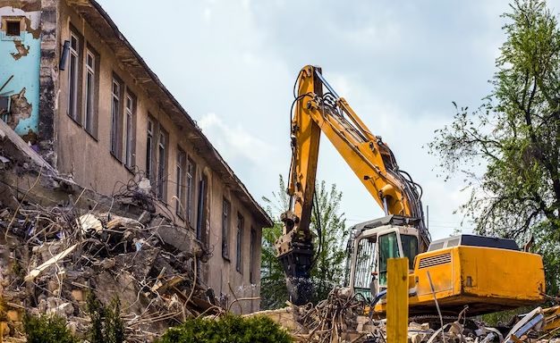 ветхое жильё снос зданий экскаватор