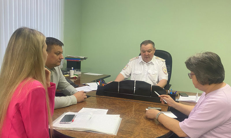 Начальник местной полиции Еркин Ертысбаев на встрече с журналистами заявил о росте дистанционных преступлений. Как сообщили «Реальному Первоуральску» в пресс-службе силового ведомства, теперь аферисты рассылают фейковые SMS с цифровыми комбинациями от имени различных сервисов вместо кражи аккаунтов «Госуслуг». В Первоуральске зафиксирован резкий рост кибермошенничества