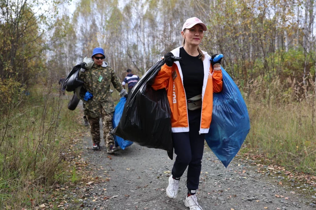 Первоуральский новотрубный завод (ПНТЗ), входящий в Трубную Металлургическую Компанию (ТМК), выступил главным спонсором масштабного экологического квеста по сбору и сортировке мусора на скорость «Чистые Игры» в Первоуральске. Организатором мероприятия является общественное движение «Город Первых», которое работает при поддержке ПНТЗ. ПНТЗ помог избавиться от несанкционированных свалок в Первоуральске