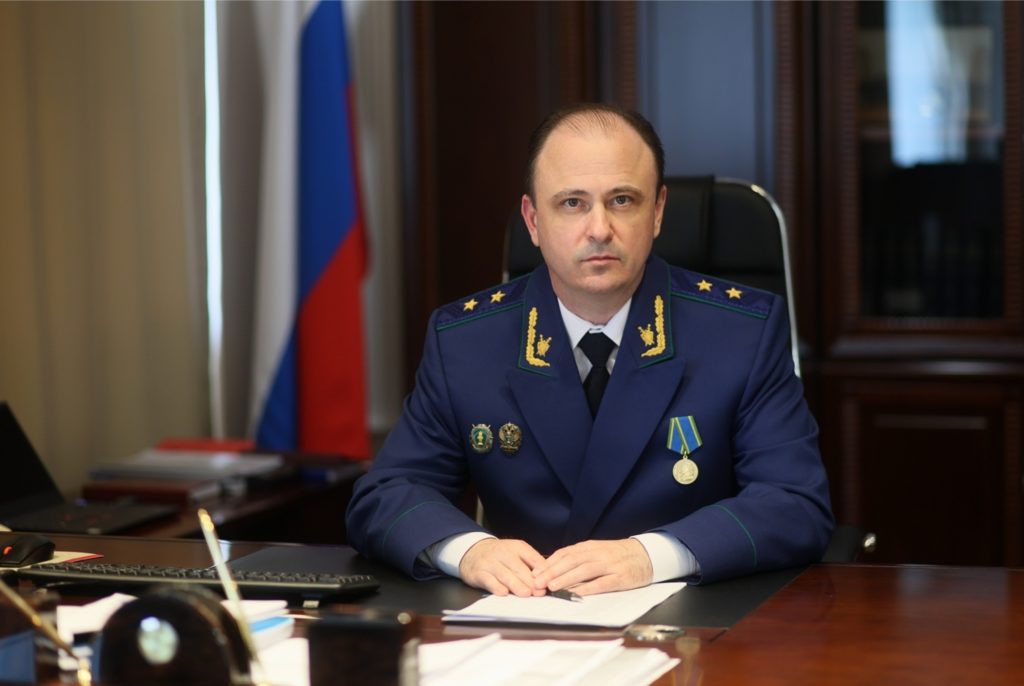 Накануне руководитель регионального надзорного ведомства Борис Крылов провёл личный приём 17 горожан. По данным «Реального Первоуральска», большинство обращений касалось жилищно-коммунального хозяйства: 9 жителей выразили недовольство качеством водоснабжения, 5 – проблемами с обслуживанием домов. Крылов