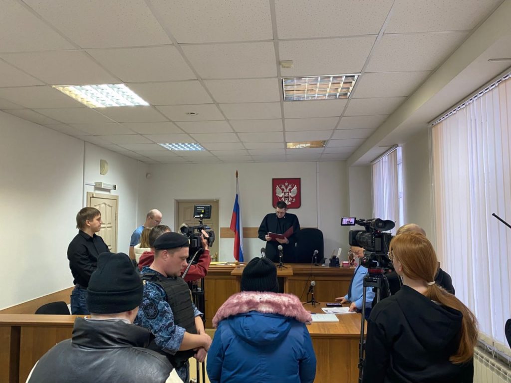 В Первоуральске суд вынес приговор Татьяне Шаниной, которая жестоко обращалась со своим несовершеннолетним сыном. Об этом сообщили в пресс-службе судов Свердловской области. Суд отправил в колонию жительницу Первоуральска за истязание сына