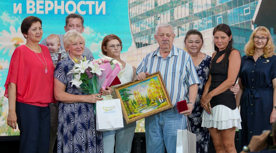 В Первоуральске масштабно отметили День семьи, любви и верности: праздник объединил поколения