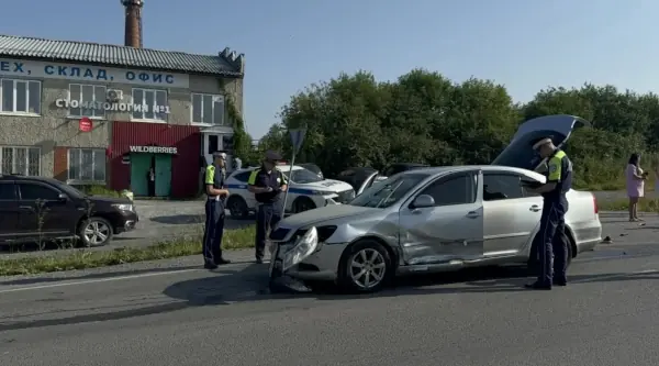 Предварительная картина ДТП складывается так: В Первоуральском районе сотрудники ГАИ устанавливают обстоятельства смертельного ДТП