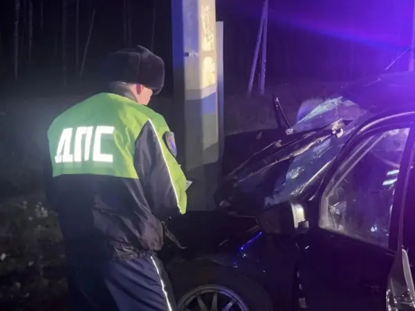Автоинспекторы устанавливают все обстоятельства и причины случившегося, по факту ДТП будет организовано расследование. Госавтоинспекция напоминает водителям о необходимости выбирать безопасный скоростной режим и быть предельно внимательными за рулём, поскольку управление автомобилем требует полной концентрации внимания. Смертельное ДТП на трассе М-12 «Восток»: водитель «Лады Гранты» врезался в опору ЛЭП, один человек погиб