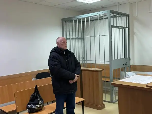 Лихая работа с грузом обернулась годом исправительных работ: суд установил, что кран перевернулся из-за превышения допустимой нагрузки, а находившийся в опасной зоне рабочий получил смертельные травмы. Суд в Первоуральске вынес приговор машинисту крана за гибель арматурщика