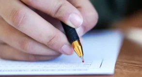 Учитель из Екатеринбурга обвинил ФИПИ в использовании устаревших норм ударений на ЕГЭ